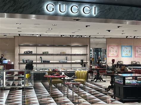 doha airport gucci